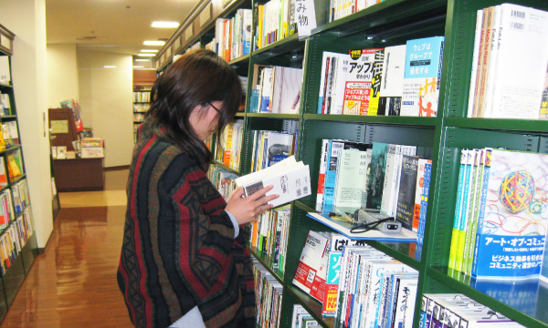 選書ツアーの様子